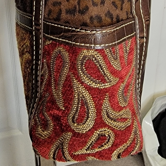 #561-Relic- Colorful Patchwork Crossbody Bag In Reds and Browns - Picture 3 of 12